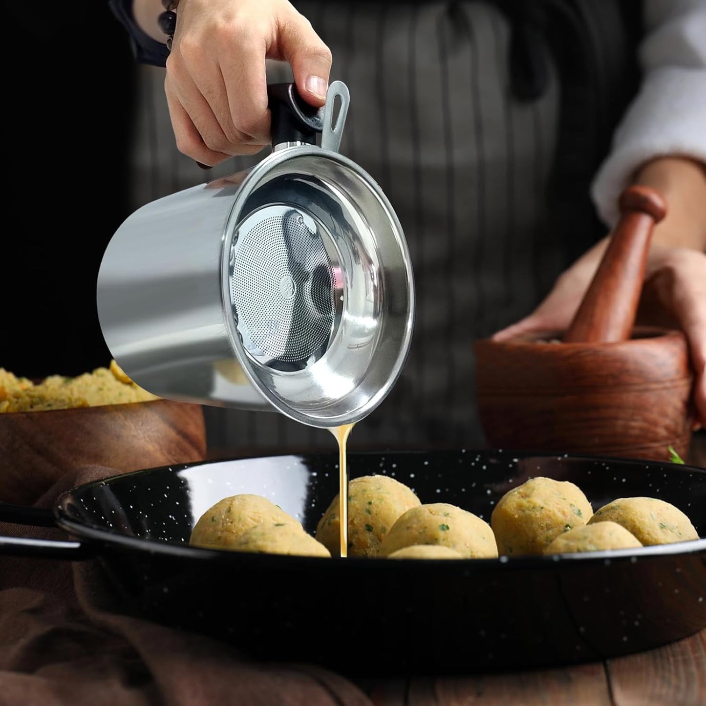 Cooking Oil Storage Canister with Mesh Strainer & Tray | 1.3L